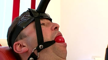 Bốn Tiếng Đồng Hồ Khoái Cảm Và Đau Đớn Trong Thế Giới Bdsm