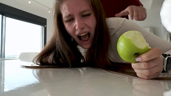 Bố Dượng Cưỡng đoạt Trinh Tiết Của Con Gái Riêng Trong Cảnh Nóng 4k Nóng Bỏng