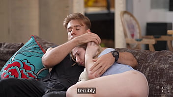 Cặc Của Bố Dượng Sẽ Khiến Cô Nàng Dâm đãng Này Sướng Rên Lên