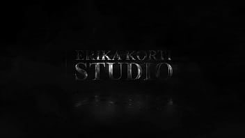 Cô Gái Trinh Nguyên Bướm Đẹp Bị Địt Đít Thô Bạo Và Thông Lỗ Đít Bằng Tay Và Đồ Chơi Khổng Lồ