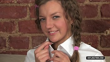 Cô Nàng Tóc Vàng Nga ướt át Tự Sướng Thẩm đẫm